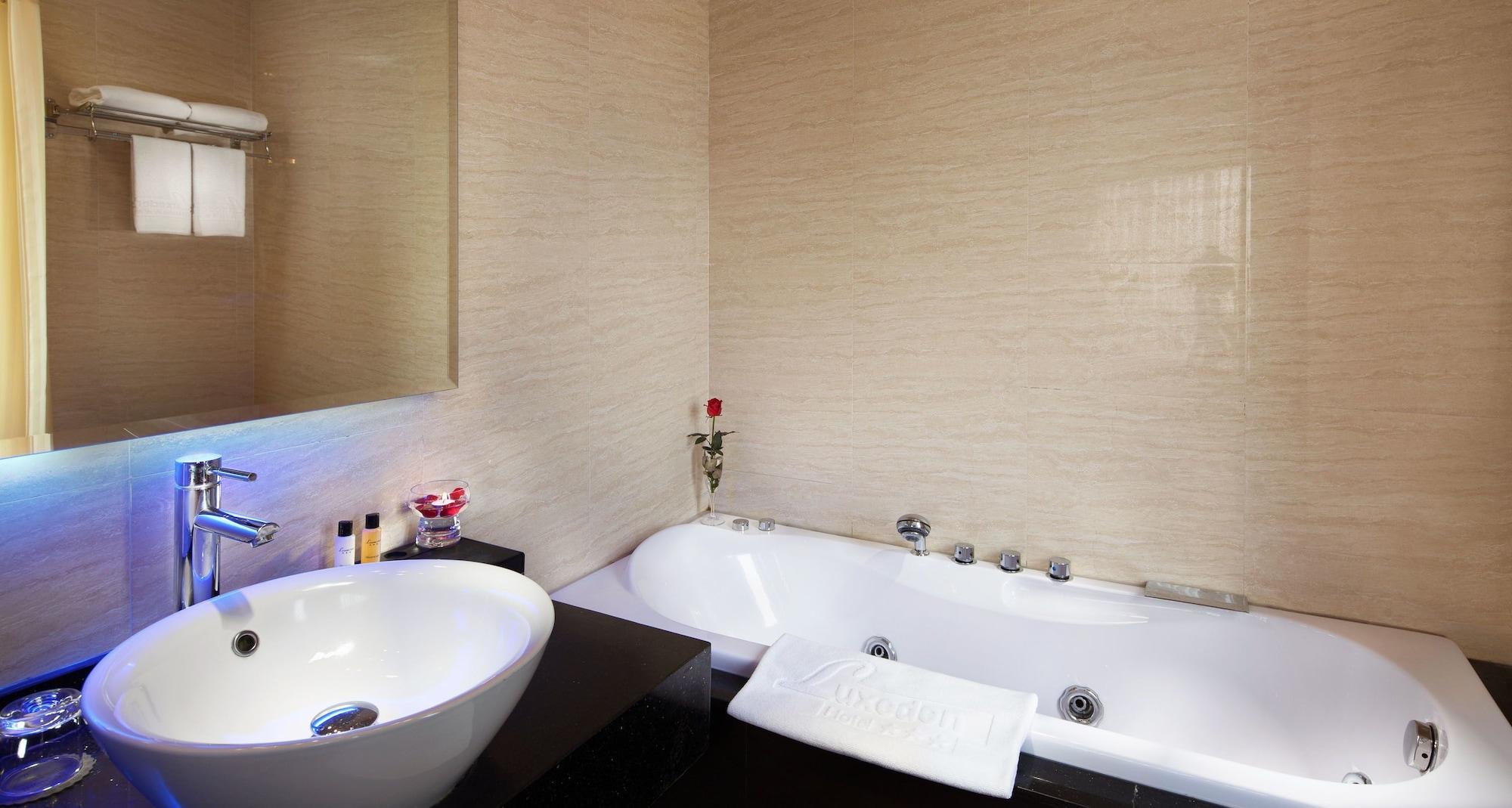 Luxeden Hotel Hanoi Exterior photo